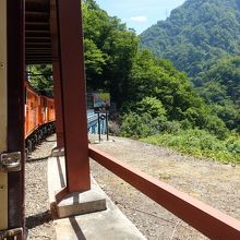 看板が見えてきたら注目