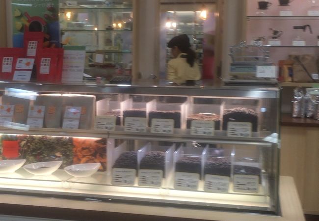 デパ地下巡りの合間の利用に最適