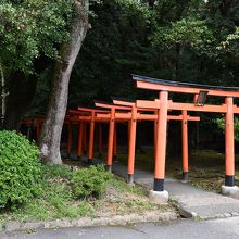 朱塗りの鳥居