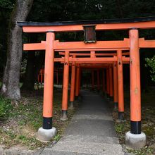 朱塗りの鳥居