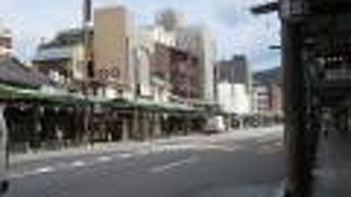 コロナの影響でシャッターが目立つ