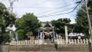 新田義貞が鎌倉攻めのとき、ここで祈願をした