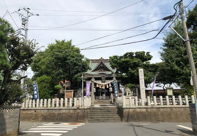 新田義貞が鎌倉攻めのとき、ここで祈願をした