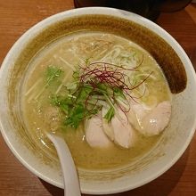 濃厚鶏白湯そば