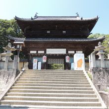 マル金提灯が付いています