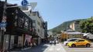 階段を本殿まで785段上がる