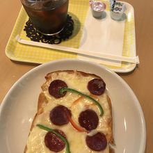 ピザトーストとアイス珈琲