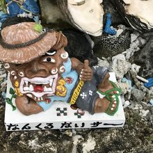 空港にある置物　なんとも南国な感じ