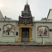 色鮮やかなヒンドゥー寺院