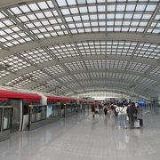 中国国際航空利用の場合、エアポートシャトルはこの3号ターミナル駅を利用します。