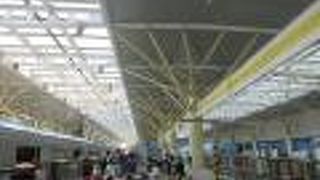 地下鉄の2号線から13号線に乗り換える際に利用しました。