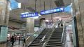 2号線と1号線の乗り換え駅ですが、改札を出て古い天文観測台を見学するのも良いでしょう。