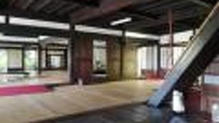 夏は、周辺は暑いものの、家屋の中は開け放つと涼しいです