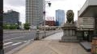 ライオンの銅像がある橋