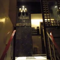 ホテルの部屋は階段を上がった2階からになります。