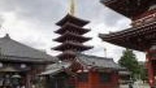 奇麗な紅い五重塔