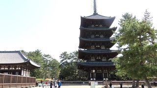 奈良の代表的寺院で見るべき建物がたくさんあります