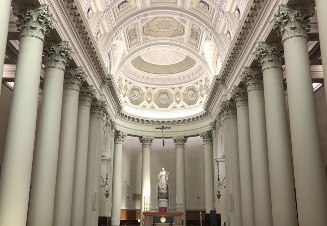 パルテノン神殿のような外見