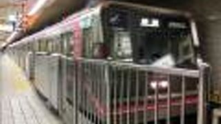 大阪を東西に貫く千日前線