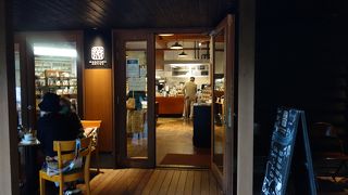 早めの夕食後テラスでコーヒーいただきました