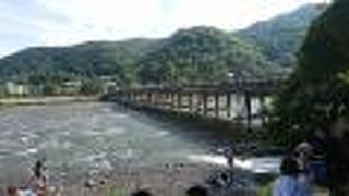 渡月橋の下を流れている川