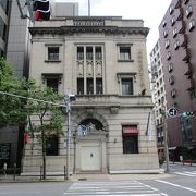 堺筋にある元銀行の建物です