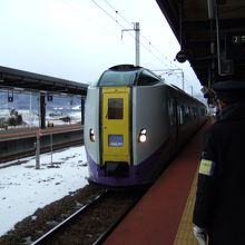 新函館北斗駅に入るスーパー北斗