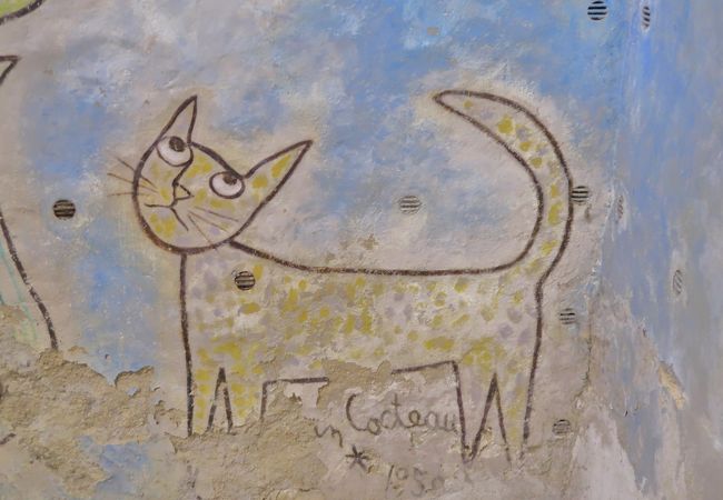 芸術家コクトーが愛した有名な猫が拝める聖ブレーズ薬草礼拝堂