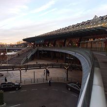 ペデストリアンデッキ