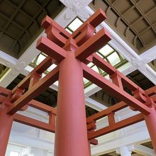 天井は格天井…と思いきや…