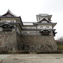 右側の三階櫓が菱櫓