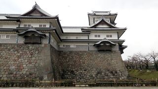 【菱櫓】石川門側から見て五十間長屋の右端の櫓