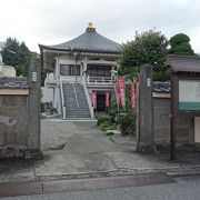 街中のコンパクトなお寺