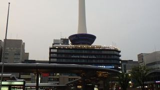 京都駅真向かいのタワー