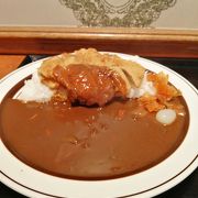 安くておいしい老舗カレー　ポークは400円、ビーフは450円、カツカレーは500円！