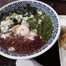 私は潮騒ラーメンと餃子のセットにしてもらいました。