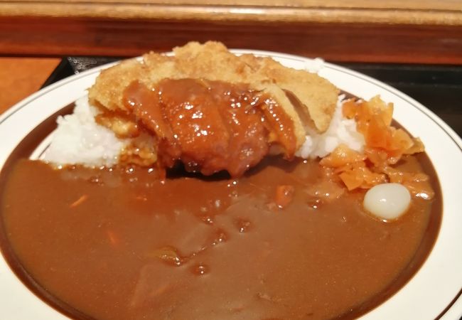 安くておいしい老舗カレー　ポークは400円、ビーフは450円、カツカレーは500円！