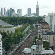 代々木公園の緑の先に聳えていました