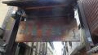 大阪難波の法善寺横にこじんまりしたお店がならぶ通り