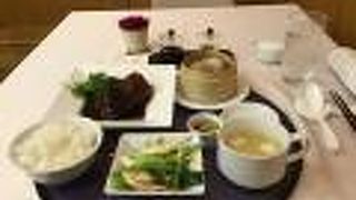 高級な雰囲気のあるレストランで中華ランチを…