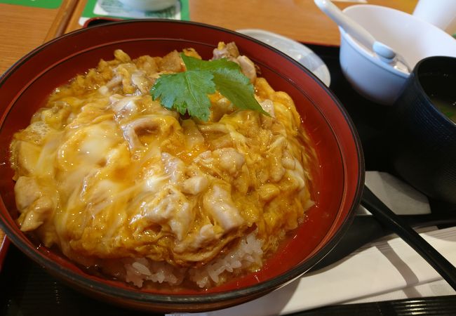 三芳PAの名古屋コーチン親子丼　鶏三和