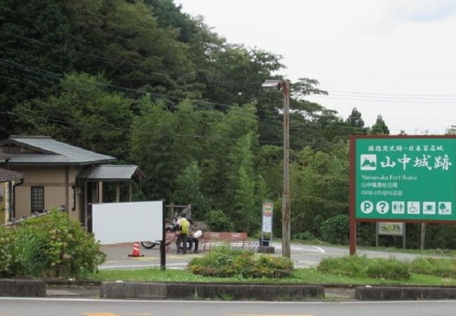 日本100名城スタンプはここに設置されています