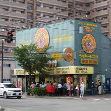 ラッキーピエロ 五稜郭公園前店