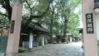 三十日の日を限って願を掛ければ願いが叶う日限祖師が有名