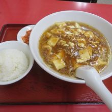 マーボーラーメンとライスを食べました