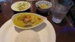 明るい店内で　美味しいタイ料理を楽しめる　サイアムBBQ