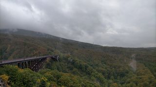 日本一の上路式アーチ橋は十和田八幡平国立公園を代表する絶景スポット