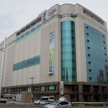 ＪＲ広島駅前にある