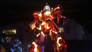 実物大のガンダムが目印です。