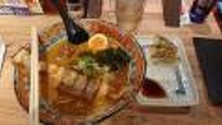 空港でまずラーメン！